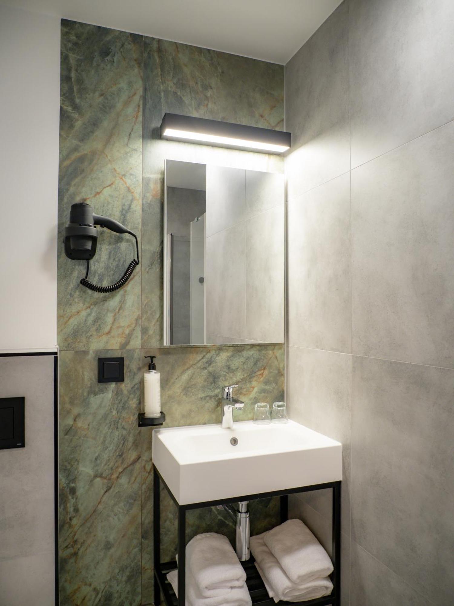B&B Hotel Leszno Dış mekan fotoğraf